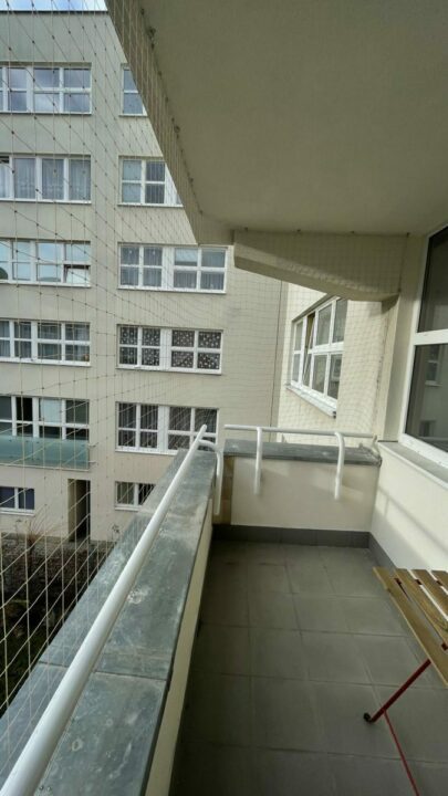 Zábrana proti holubům - instalace ochranných sítí